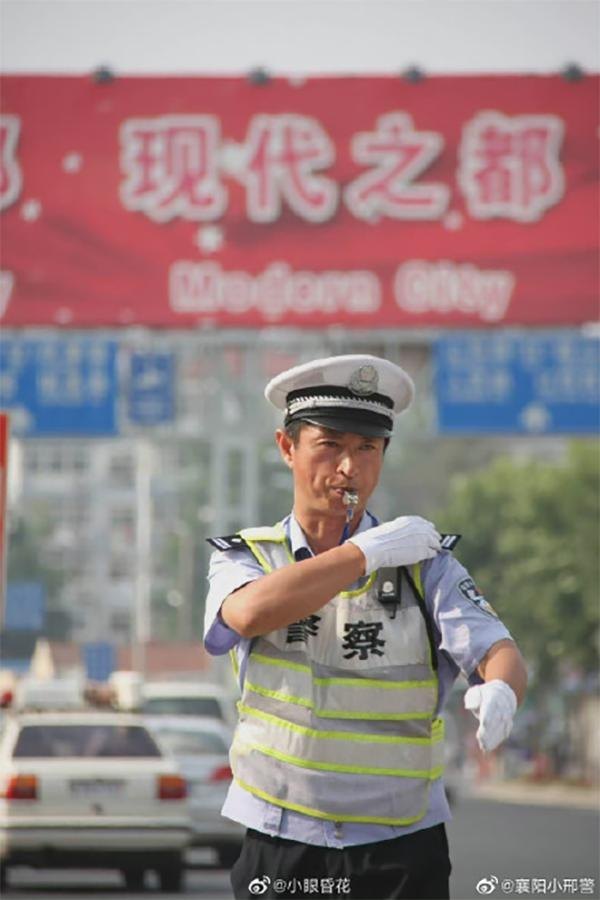 青岛交警大V李涌查酒驾遭反抗殉职（事发时正处理涉嫌酒驾违法行为）